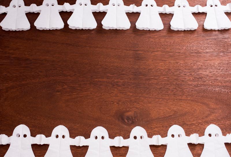 Free Stock Photo: paper chain halloween ghost decoration forming a border with space for text in the middle