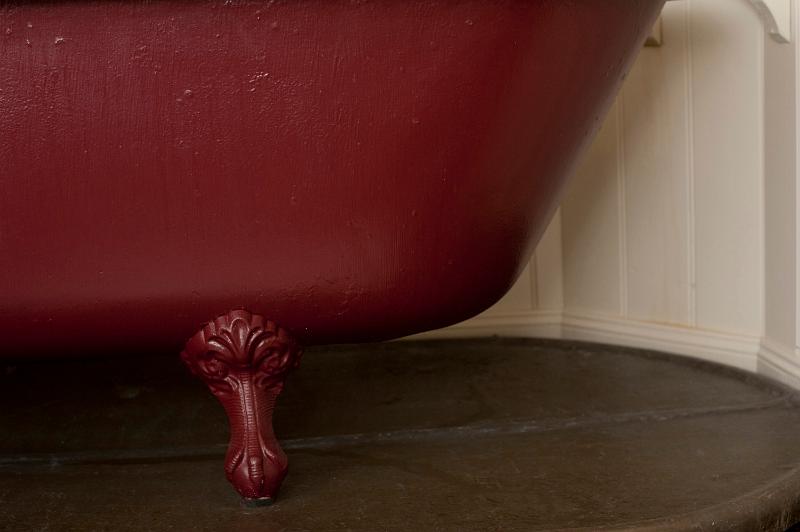 Free Stock Photo: decortaive foot on an old style cast iron bath tub
