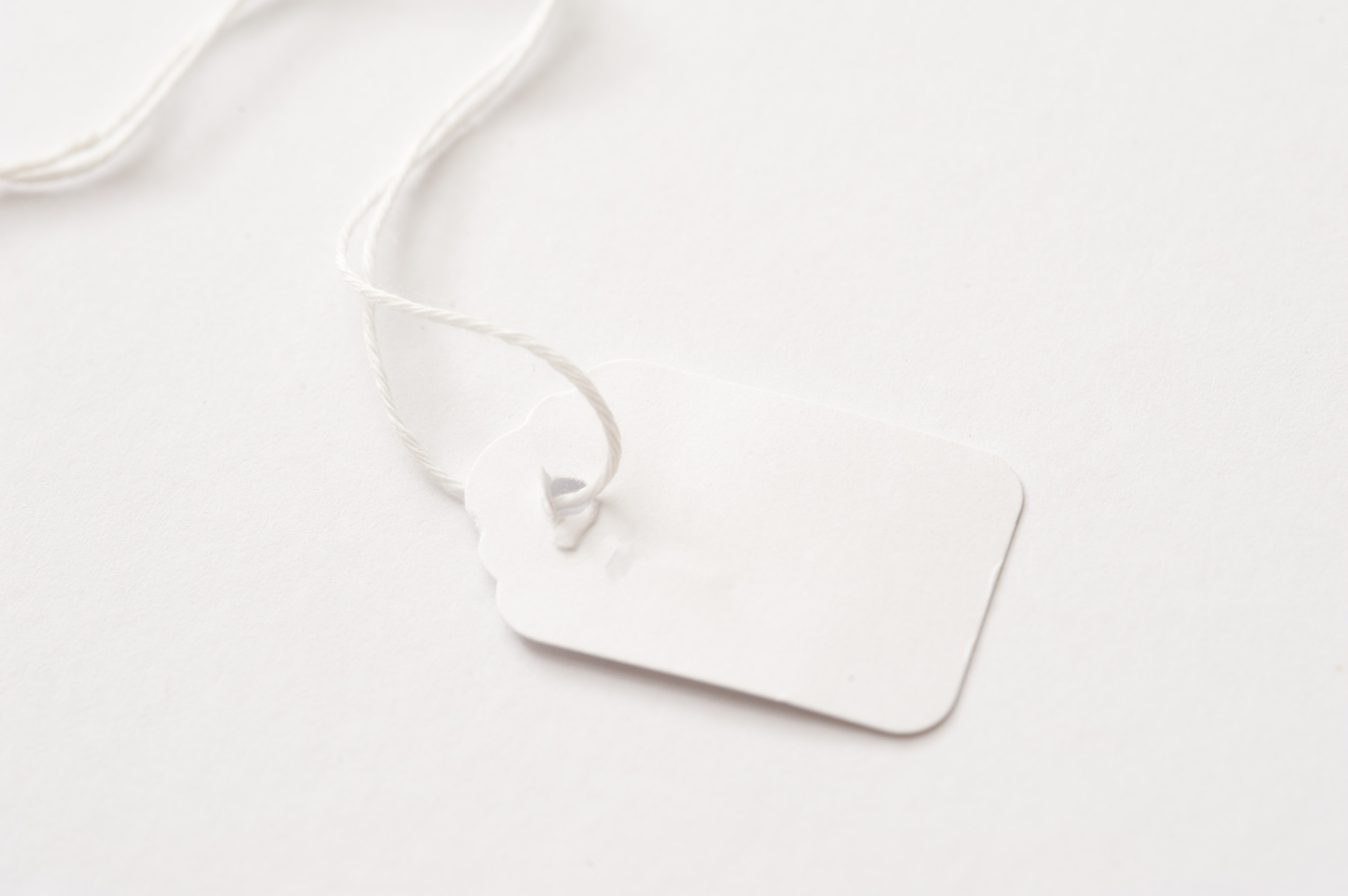 Free image of Close up of blank white price tag with copy space